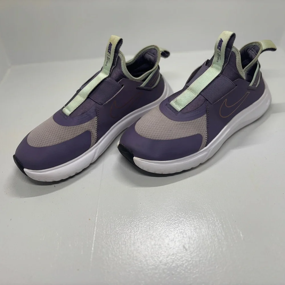 Nike Flex Plus GS Slip-On Sneakers Youth 7 Women’s 8.5 Purple Mint Comfort Runni